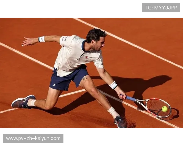 德约跑动击球精准到位